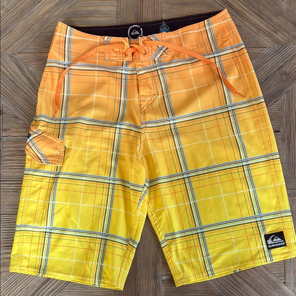 Quiksilver Yellow and Orange Cypher Gradient Board Shorts - 😍 Hot!